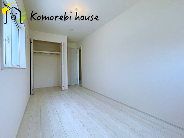 上尾市弁財１丁目　新築一戸建て　ブルーミングガーデン　01の寝室|ゆとりの広さです