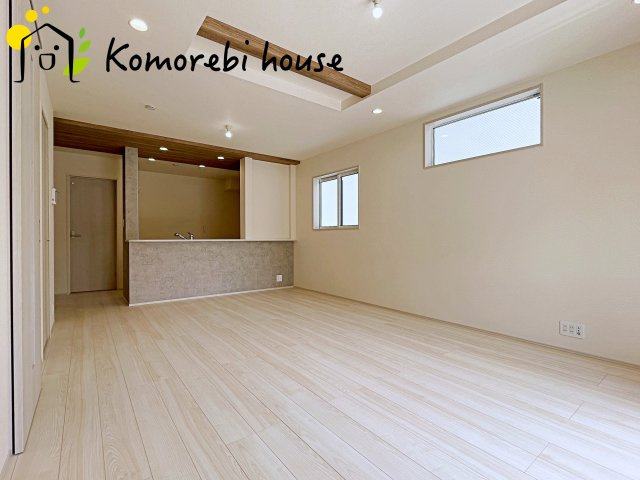 上尾市弁財１丁目　新築一戸建て　ブルーミングガーデン　01の間取り|ゆったり過ごせるリビングです