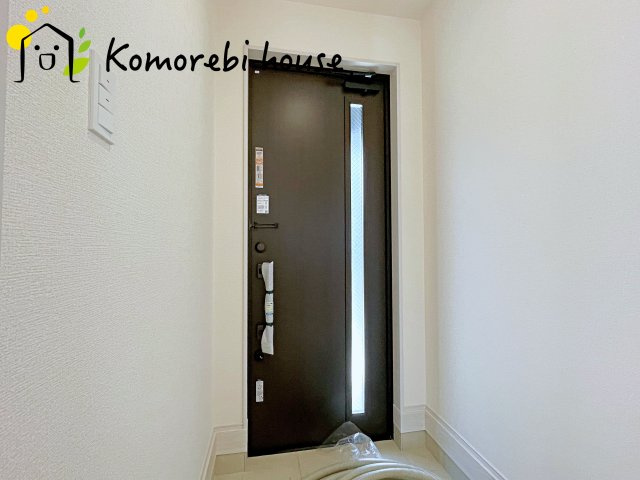 上尾市弁財１丁目　新築一戸建て　ブルーミングガーデン　01の玄関|きれいな玄関です