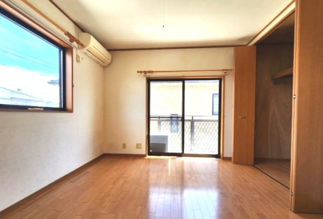 茂原市高師　中古戸建の洋室|平成15年3月築4SLDK 駐車3台可能  都市ガス上下水 スーパーカスミ徒歩約6分 駅徒歩約22分