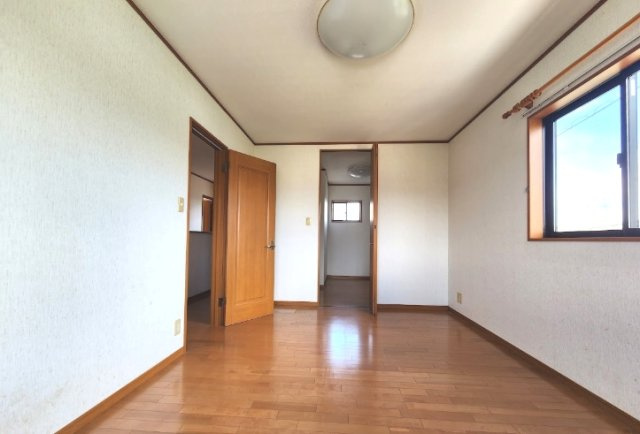茂原市高師　中古戸建の洋室|平成15年3月築4SLDK 駐車3台可能  都市ガス上下水 スーパーカスミ徒歩約6分 駅徒歩約22分