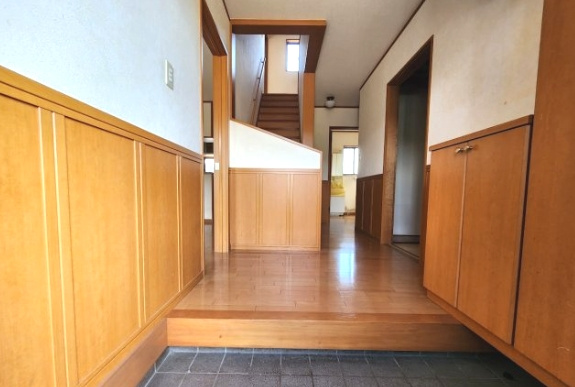 茂原市高師　中古戸建の玄関|平成15年3月築4SLDK 駐車3台可能  都市ガス上下水 スーパーカスミ徒歩約6分 駅徒歩約22分