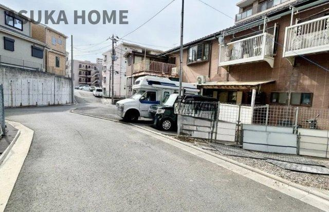 港南区野庭町戸建ての前面道路含む現地写真|前面道路は4mなので、運転もしやすそうですね♪