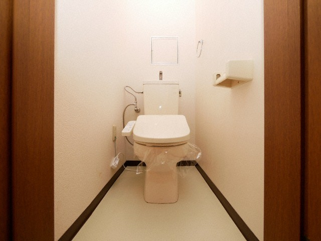 大阪市西淀川区大和田４丁目の賃貸マンションのトイレ