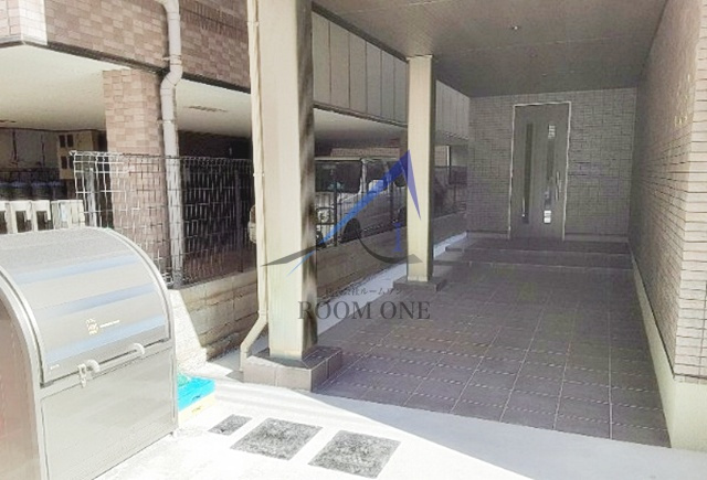 ラピスラズリのエントランス|エントランスです。