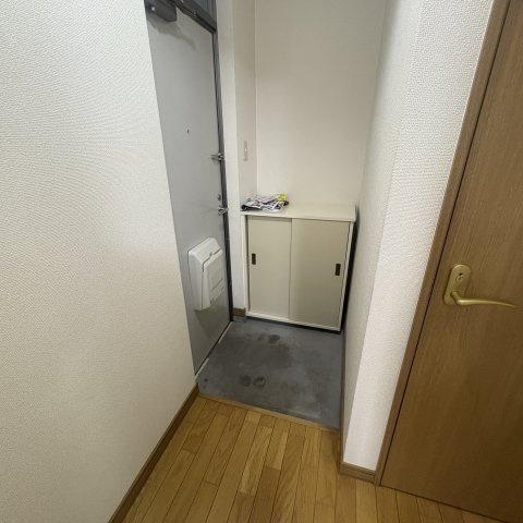 メゾンビエンドの玄関