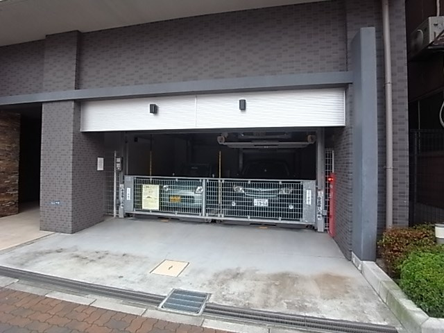 ロイスグラン神戸下沢通のエントランス
