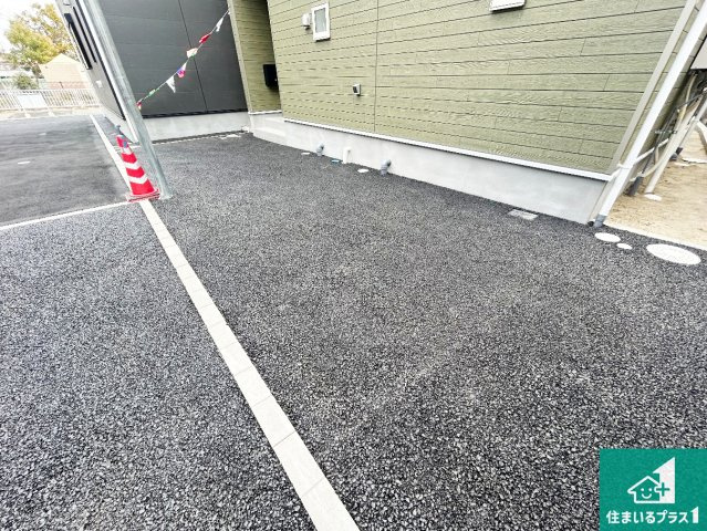 11(土)12(日)現地説明会　尼崎市食満　ラスト1邸の駐車場|駐車スペース！散水栓があるので、こまめに愛車を洗えます！