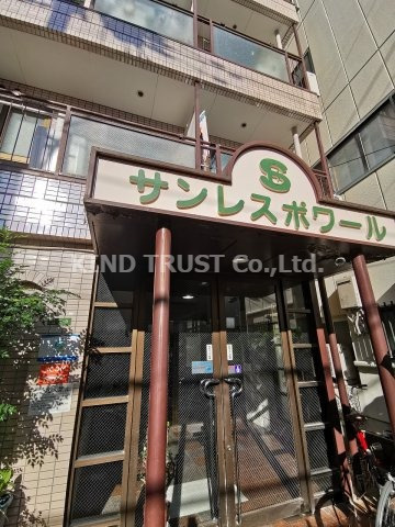 サンレスポワール天六のエントランス|落ち着いたエントランスです