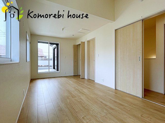 上尾市弁財１丁目　新築一戸建て　ブルーミングガーデン　02の洋室|使い勝手のいい洋室です