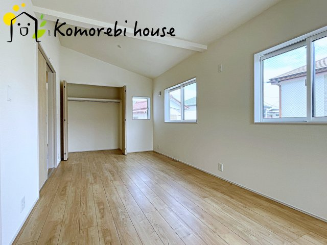 上尾市弁財１丁目　新築一戸建て　ブルーミングガーデン　02の洋室|使い勝手のいい洋室です