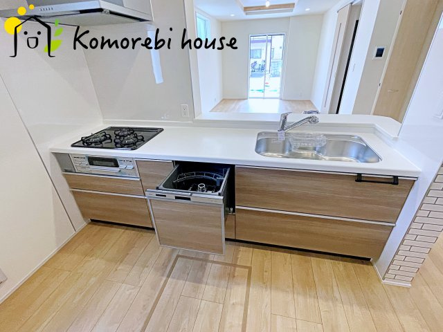 上尾市弁財１丁目　新築一戸建て　ブルーミングガーデン　02のキッチン|きれいなキッチンです