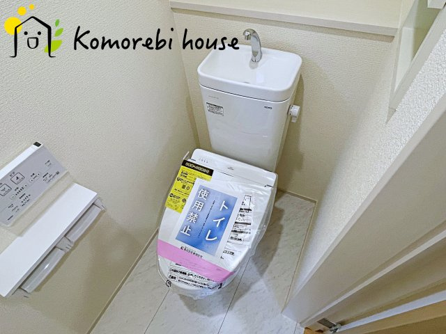 上尾市弁財１丁目　新築一戸建て　ブルーミングガーデン　02のトイレ|落ち着いたトイレです