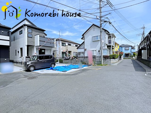 上尾市弁財１丁目　新築一戸建て　ブルーミングガーデン　02の前面道路含む現地写真|前面道路含む現地写真です