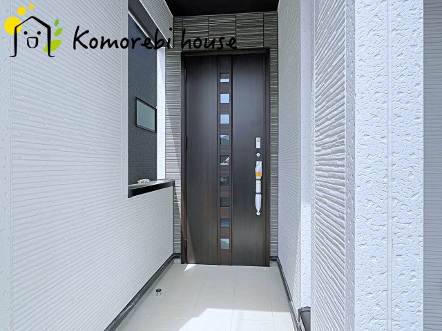 上尾市弁財１丁目　新築一戸建て　ブルーミングガーデン　02の玄関|きれいな玄関です