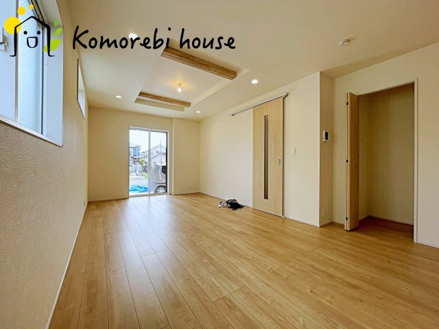 上尾市弁財１丁目　新築一戸建て　ブルーミングガーデン　02の居間・リビング|居間です