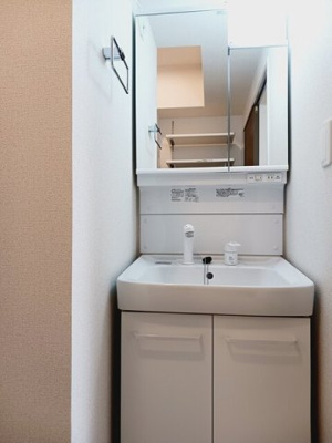 【洗面所】 | グリーンハイツ | ゆったりとスペースのある洗面所