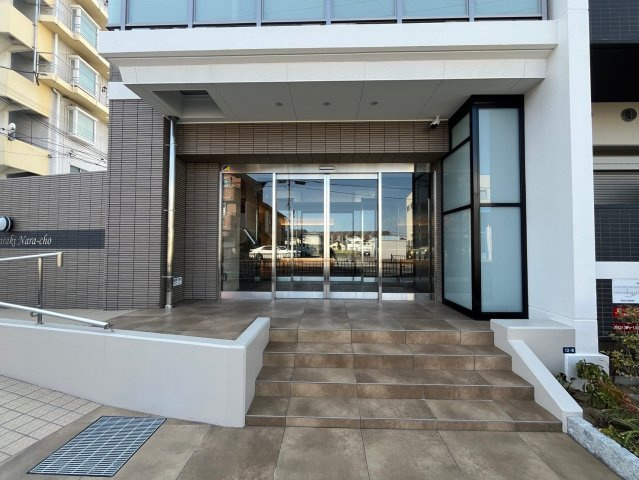 ロイス茨木奈良町のエントランス