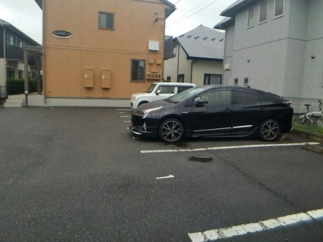 セジュール・レーベンの駐車場