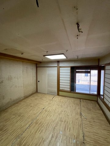 津田店舗の内装