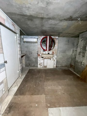 津田店舗の内装