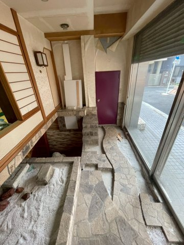 津田店舗の内装