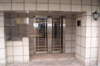 【エントランス】 | ロイヤルアメニティー巣鴨 | 落ち着いたエントランスです