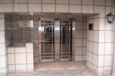 【エントランス】 | ロイヤルアメニティー巣鴨 | 落ち着いたエントランスです