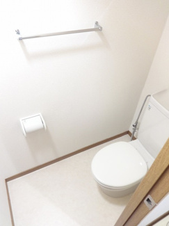 【トイレ】 | ロイヤルアメニティー巣鴨 | 落ち着いた色調のトイレです