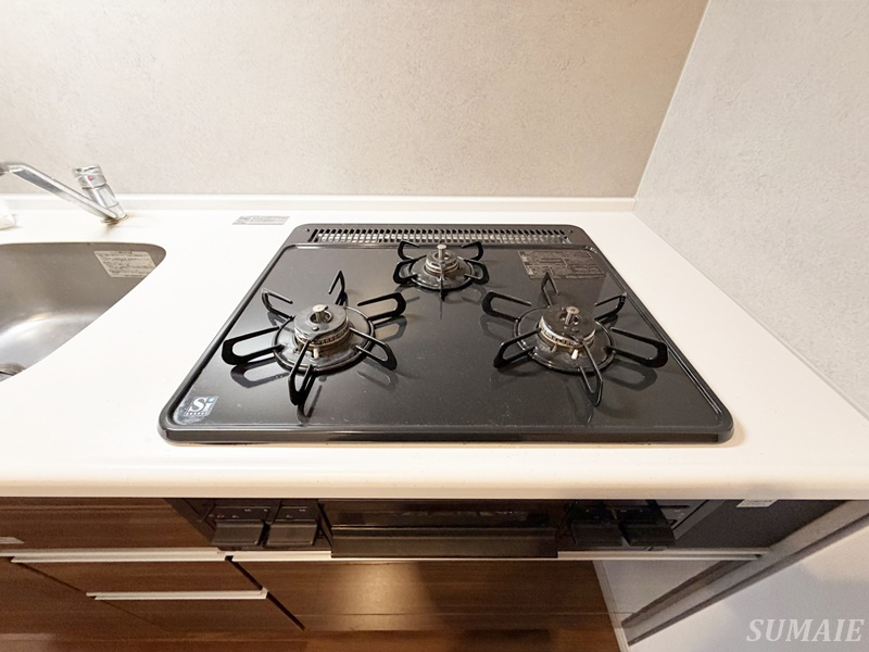 カーサコリーナのキッチン|3口コンロです☆