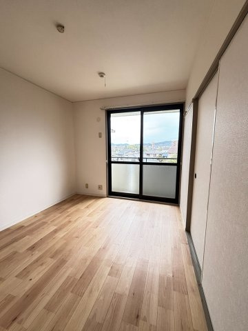 ラヴェール北五葉の洋室