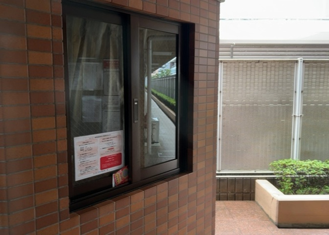 【受付】 | セントレー南町田 | 受付はマンションコンシェルジュがいる場合もあれば、管理人が滞在する小部屋を総称して呼ぶことがあります。主にエントランスに設置されていることから、防犯面でも期待ができます。防犯設備がない場合はより安心！