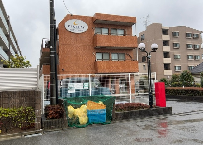 【外観】 | セントレー南町田 | 隣家の土地はどうなっているのか、生活利便施設が近くにあるのか、学校まで近いかなど、お客様のライフスタイルにあわせたイメージが重要です。また、近くにあると困る施設が近くにないかも確認するといいでしょう。