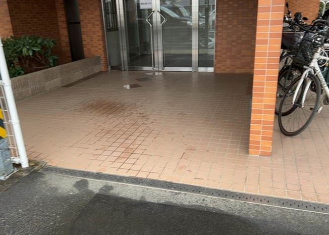 【内装】 | セントレー南町田 | 共有部分は、住民なら誰もが使える設備のこと。例えば駐車場やエレベーター、インターネット設備、セキュリティ設備などがあります。他にも、マンションの廊下・外部階段やエントランス・ゴミ置き場などがあります。
