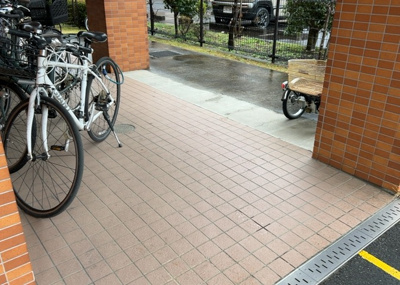 【内装】 | セントレー南町田 | 共用部分は、一棟の建物に住む区分所有者全員が共同で所有するとし、共用部分の管理、補修などは、区分所有者で形成される管理組合が行います。個人の判断で勝手に変更することはできませんので覚えておきましょう。