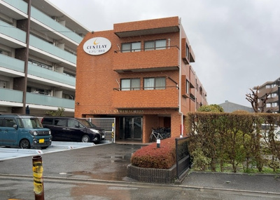 【外観】 | セントレー南町田 | 外観はマンション管理がされているかの目安になります。築年数が古いと、壁面は劣化してひび割れが生じることも！建物が古びていても細かいところが修繕されていると、きちんと管理されているなぁと感じるでしょう。