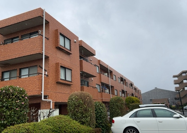 【バルコニー】 | セントレー南町田 | 一般的なバルコニーは、奥行1.5ｍ程ですが、ワイルドバルコニーは2ｍまで広がっています。そのため洗濯物の間隔をあけ干すことができ、乾きやすいというメリットや、ガーデニングが楽しめる等の特徴があります。