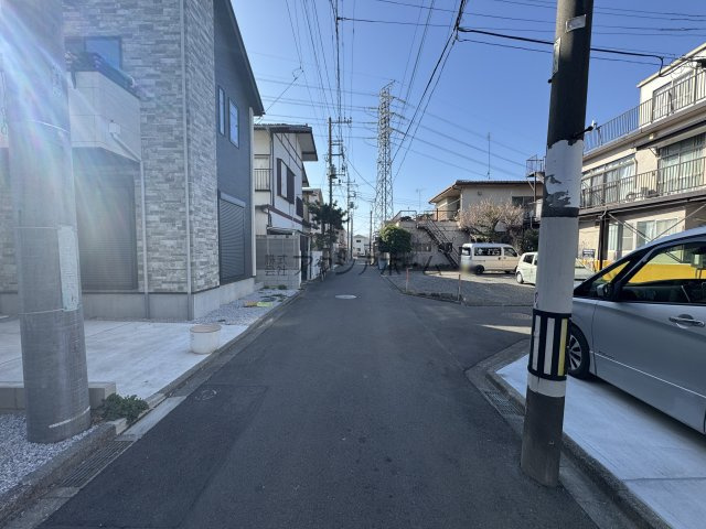 東村山市青葉町3丁目・全1棟　新築一戸建　の前面道路含む現地写真