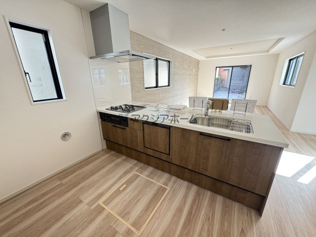 東村山市青葉町3丁目・全1棟　新築一戸建　のキッチン|リビングが見渡せる対面式キッチン