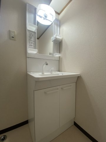 泉中央2丁目貸家の洗面所|洗髪洗面化粧台