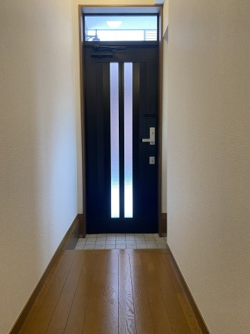 泉中央2丁目貸家の玄関