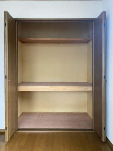 泉中央2丁目貸家の収納|2階洋室収納