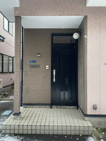 泉中央2丁目貸家の玄関