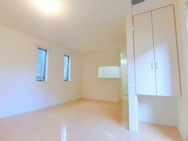 ＶＩＬＬＡ　ＦＥＬＩＣＥの居間・リビング|★2面採光で風通しも良好★