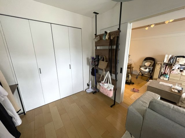 ｷﾀ━━━━(ﾟ∀ﾟ)━━━━!!ちょうど良いサイズのちょうど良い立地！な、『グレイス上星川』の周辺|右がHAZAAR、左がクリニックとドラッグストア。しかも、クリエイト。クリエイターにはウレシイ！！！