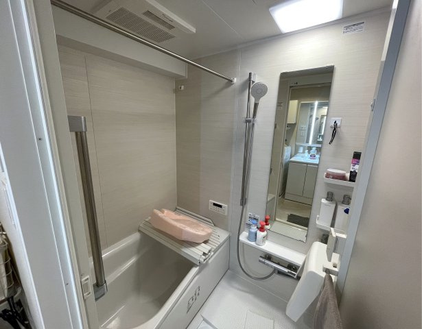 ｷﾀ━━━━(ﾟ∀ﾟ)━━━━!!ちょうど良いサイズのちょうど良い立地！な、『グレイス上星川』のキッチン|対面式キッチンは、食洗器や浄水器設置。食器棚置いてもこの動線確保です！