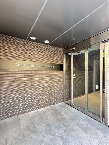 マインズ・コム高槻天神のエントランス