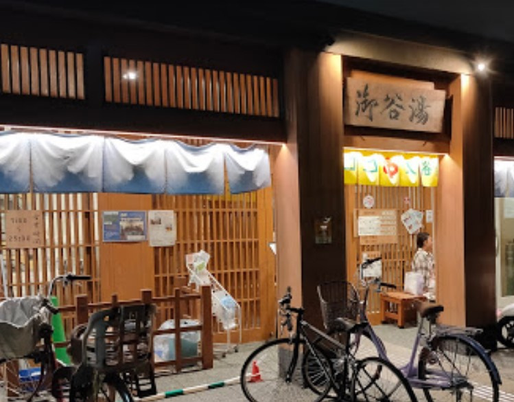 エストゥルース両国の周辺