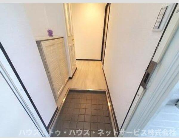 ガーデンビレッジ柏1号棟の玄関