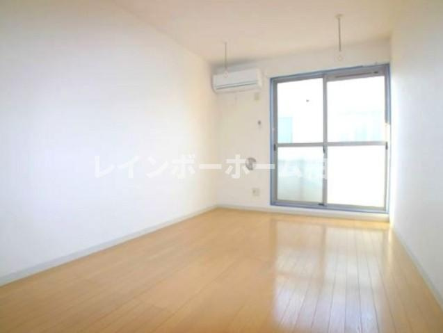 仲介手数料（賃料の1.10ヵ月）の50％OFF対象物件！の居間・リビング|居間です